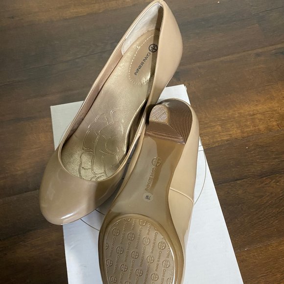 🆕Giani Bernini Women's Memory Foam Cream Heels. - Picture 2 of 6